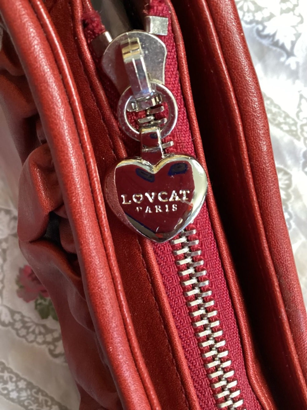 Lovecat Red Ruffle Leather Shoulder Bag with Heart-Tip Drawstring - Picture 12 of 16